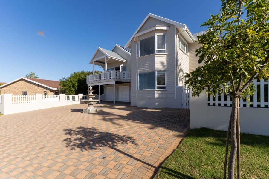 5 Bedroom Property for Sale in Outeniqua Strand Western Cape